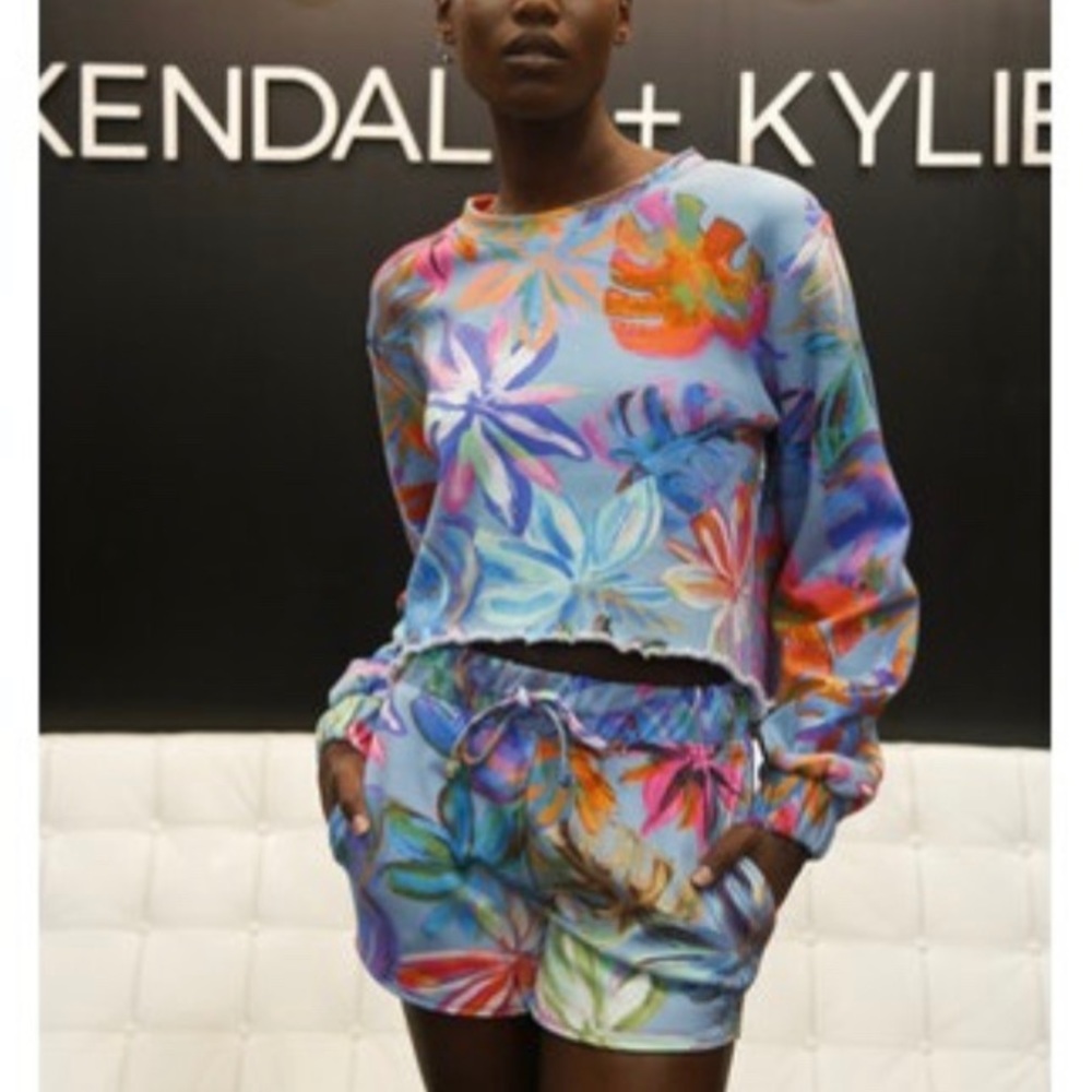 Sweatshirt Top Kendall and Kylie Colossal Palm Hi Low Hem  Medium